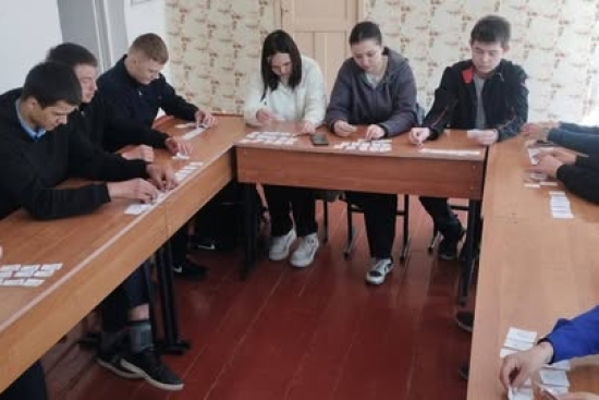 5 мая в школе прошел единый день психологического здоровья «Точка опоры». Психологический тренинг  направлен на системное развитие у участников способности распознавать собственные эмоциональные состояния, прогнозировать реакцию окружающих и управлять сво