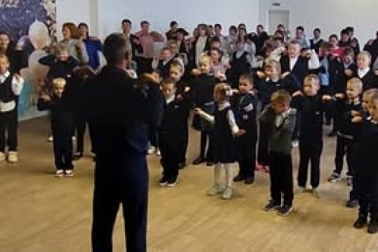 12 октября-День семейного спорта.В  рамках плана мероприятий посвященных Дню Республики Казахстан с учащимися 1-11 классов и педагогами школы проведена зарядка  «Денсаулық – тәуелсіз елдің кепілі».