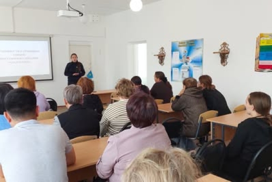 #Адал_азамат Отбасы мен мектептің өзара әрекеттесу деңгейін арттыру, сондай-ақ қауіпсіздікті қамтамасыз ету мәселелерінде ата-аналармен жұмысты күшейту мақсатында 4 қыркүйек күні мектепте жалпы мектептік ата-аналар жиналысы өткізілді. Күн тәртібі: 1. «Кәм