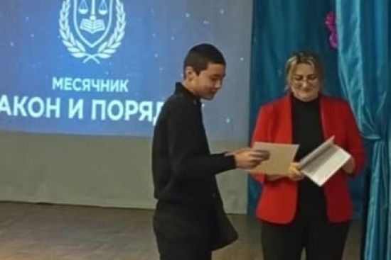 30 января с учащимися 1-11 классов проведена итоговая линейка по завершению месячника 