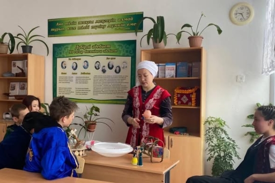 16 марта с учащимися нашей школы проведены мероприятия  на тему «Қазағымның дәстүрлері».  Цель: расширять знания учащихся об истории и культуре казахского народа через изучение праздников, традиций