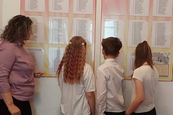 В преддверии празднования Дня Победы для учащихся  6 класса  проведен музейный урок, посвящённый героизму и мужеству участников Великой Отечественной войны. Во время урока ребята познакомились с историческими материалами, фотографиями, письмами военных ле